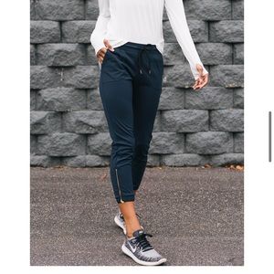 Zyia active Navy Peak Zipper Joggers (Short) 24" XS